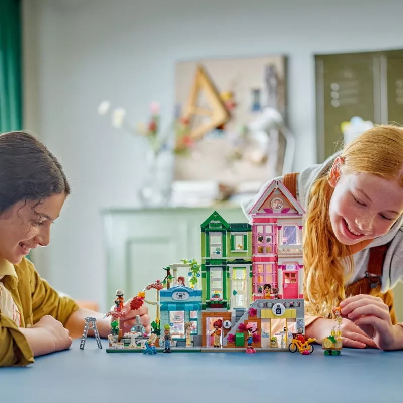 LEGO Friends 42670 Apartamentos y tiendas de Heartlake City