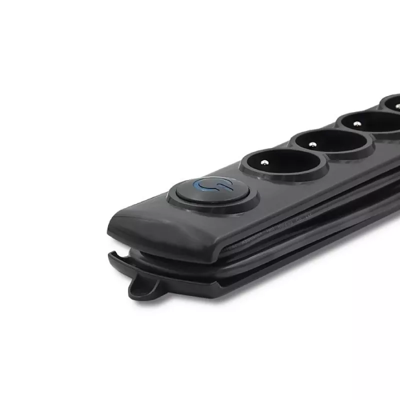 Protector de sobretensión Qoltec 50113 negro 8 salidas AC 230 V 1,8 m