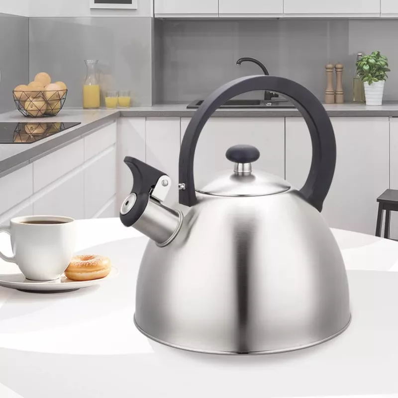Hervidor Maestro MR1302 acero inoxidable 2,5 L, apto para inducción, silbato con tapa abatible, asa negra