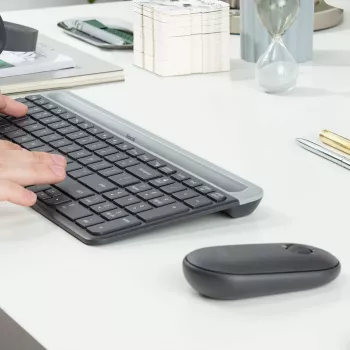 Conjunto de teclado y ratón Logitech MK470 combo delgado