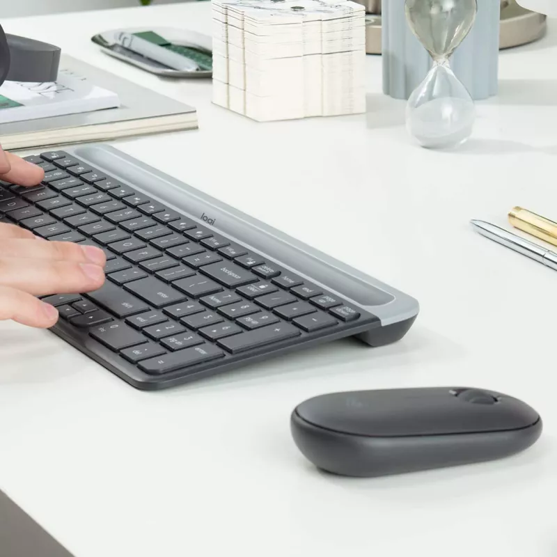 Conjunto de teclado y ratón Logitech MK470 combo delgado