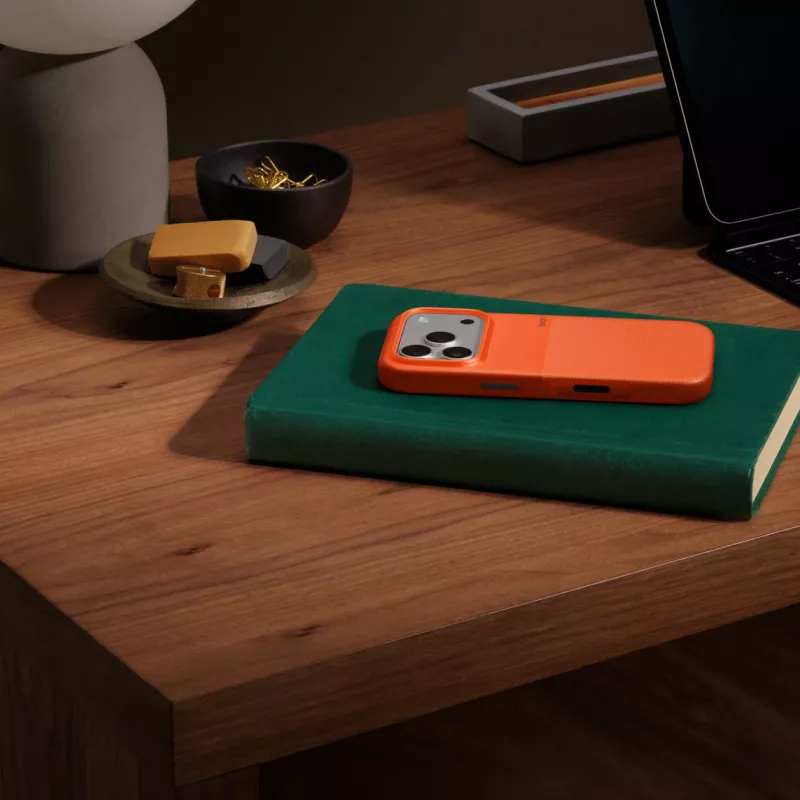 Funda Apple Beats iPhone 17 Pro Rugged Case MagSafe Camera Control naranja