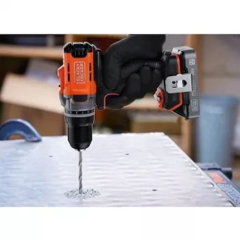 Atornillador a batería Black & Decker BCD382XN 18V — taladro compacto de 18 V (sin batería)