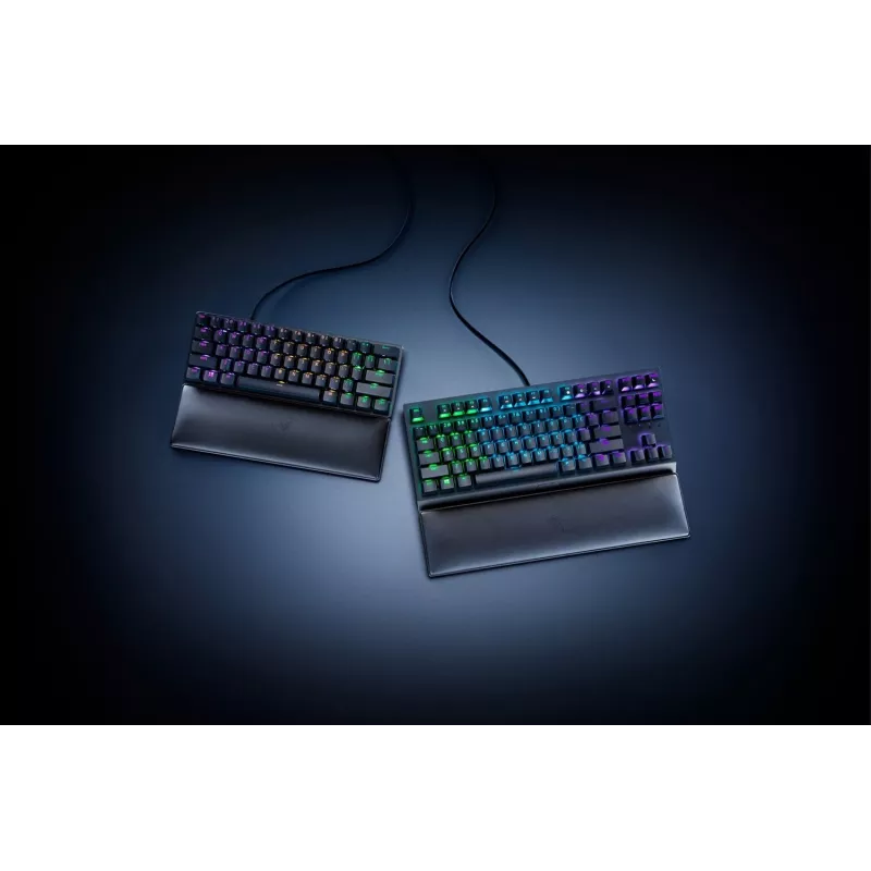 Reposamuñecas Razer RC21-01710100-R3M1 — piel sintética, espuma viscoelástica, 356 mm × 8,9 mm, negro