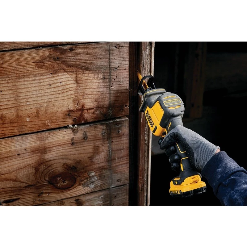 DeWALT DCS312D2-QW Sierra de sable 2800 spm negra, amarilla