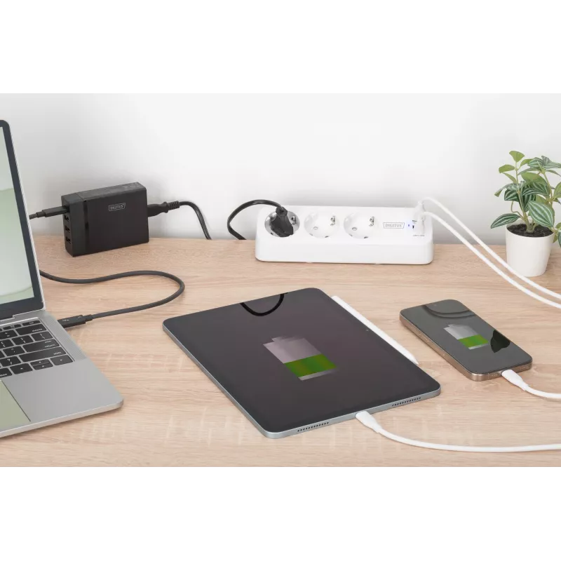 Regleta de enchufes DIGITUS 3 tomas con 2×USB-A y 1×USB-C, 3 tomas de CA tipo E/F, cable de 1,5 m, blanca