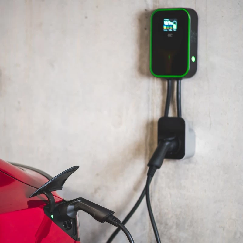 GREEN CELL WALLBOX EV POWERBOX 22KW CON TOMA DE CORRIENTE Y RFID