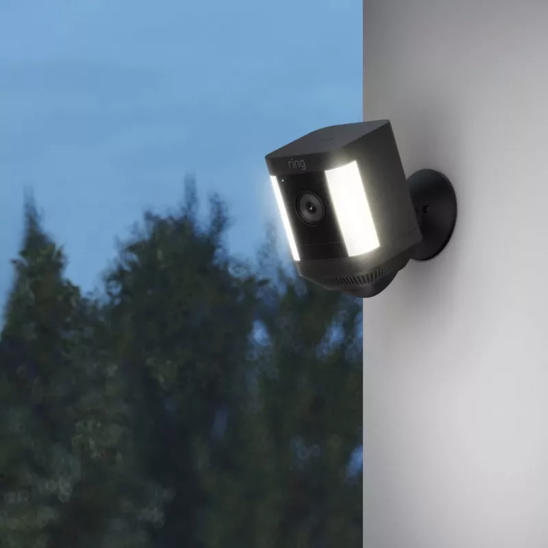 Ring Spotlight Cam Plus Battery - Cámara de vigilancia IP - Exterior - Inalámbrica - Montaje en techo/pared - Negro - Caja