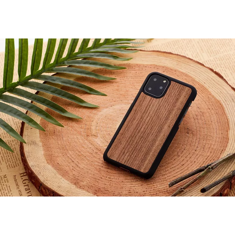 Funda para smartphone man and wood para iPhone 11 Pro Max — nogal negro, parte trasera de madera, marco protector