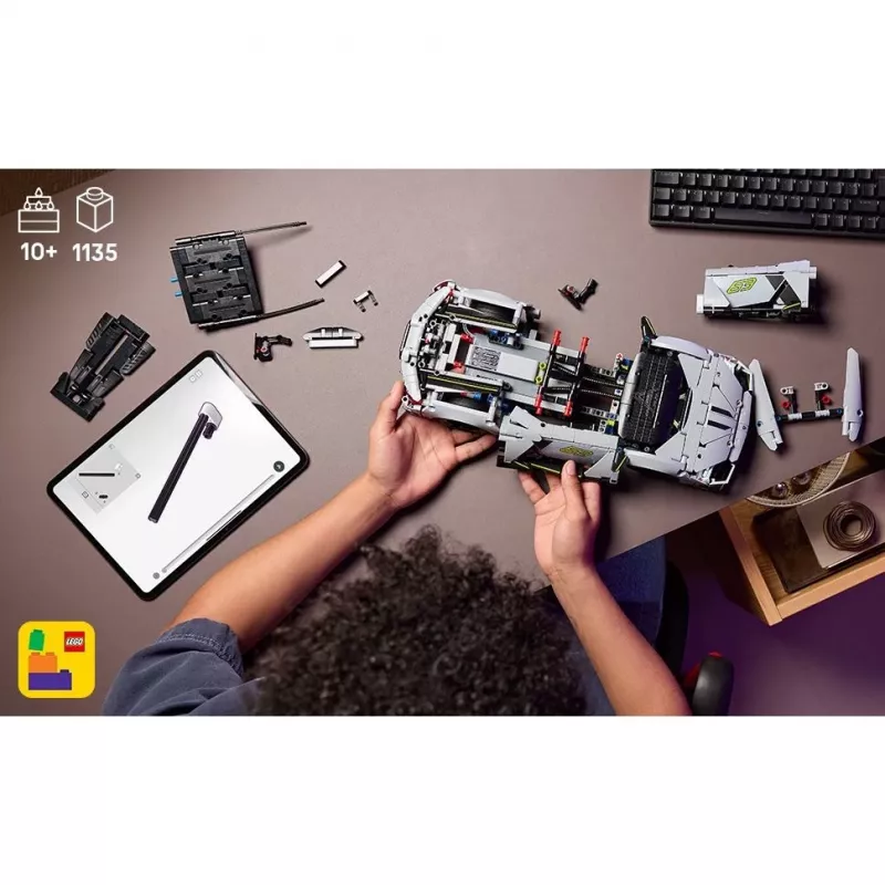 LEGO Technic Supercar Lamborghini Revuelto 42214 — maqueta detallada a escala 1:10, 1.135 piezas