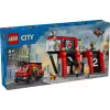 Juguete de construcción LEGO City Parque de bomberos con camión de escalera 60414 — 843 piezas, 5 minifiguras, 220×320×140 mm