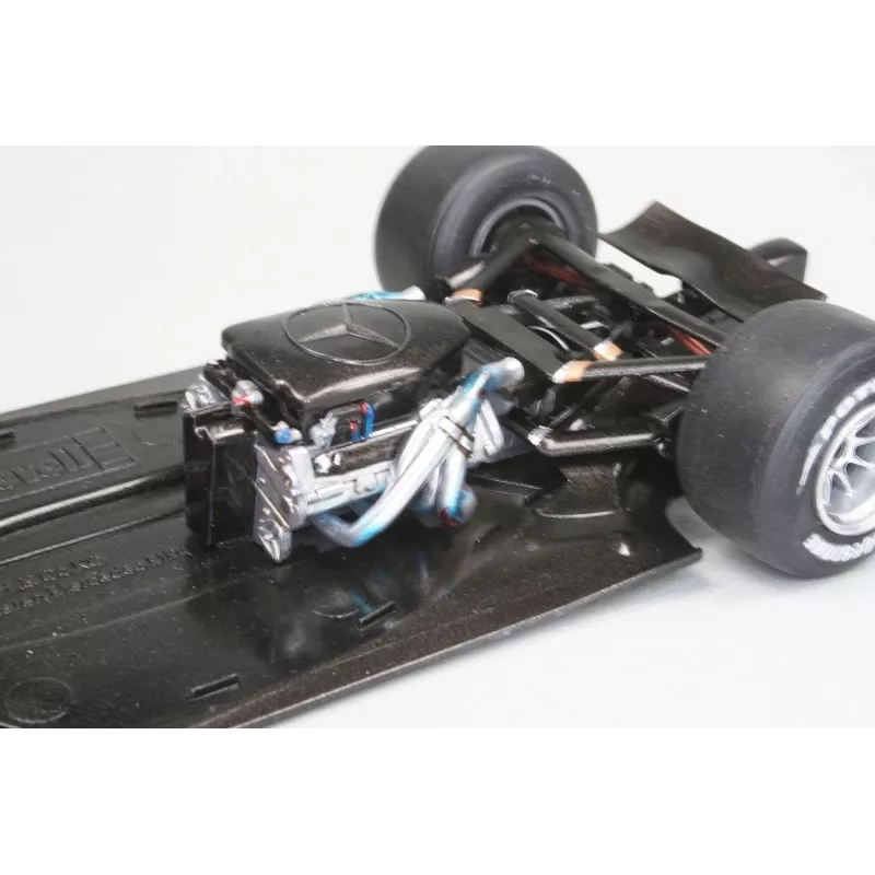 Maqueta de plástico REVELL McLaren Mercedes MP4-25 Lewis Hamilton — escala 1:24