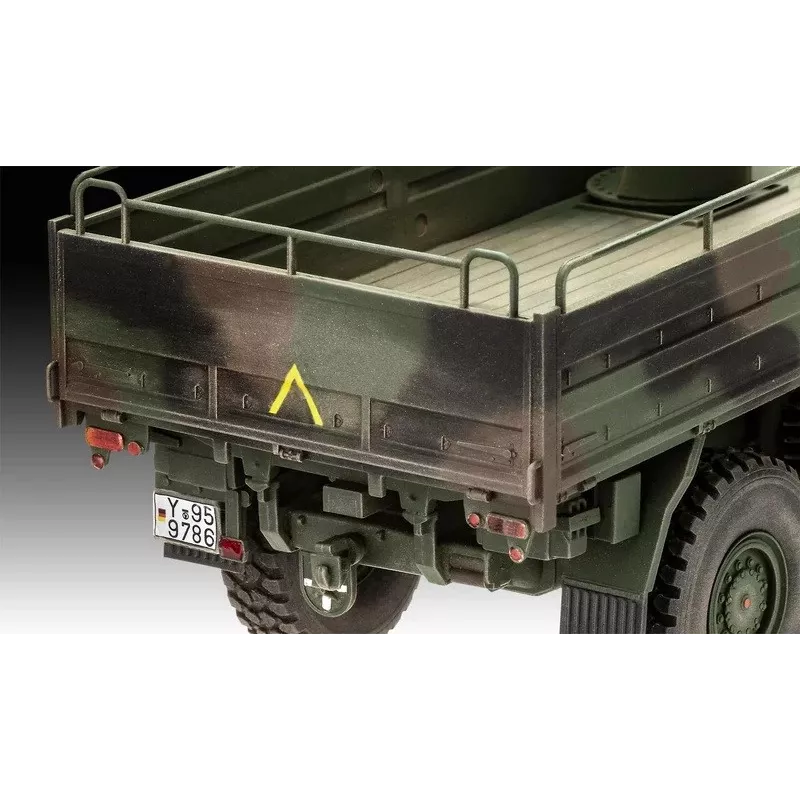 Maqueta de plástico REVELL Man 10T Milgl 8x8 camión escala 1/35