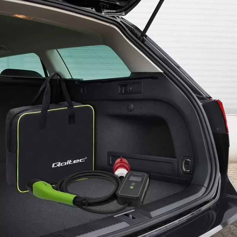 Cargador de coche EV móvil Qoltec ajustable 2en1 Type2 | 7kW | 230V | CEE 3 PIN | Wi-Fi | LCD | portátil | wallbox | 5m