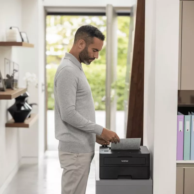 Impresora láser Brother HL-L2460DNYJ1 — A4 monocromo, 34 páginas/min., dúplex, Ethernet, 128 MB, alimentador de 251 hojas