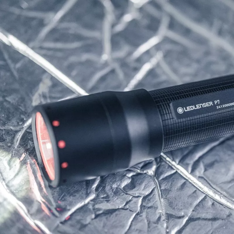 Linterna de mano Ledlenser P7 negra LED