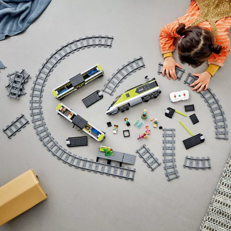 LEGO 60337 City Express Tren de pasajeros Set juguete teledirigido regalo para niños y niñas con faros funcionales 2 vagones y 24 piezas de vía