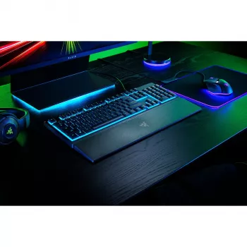 Razer Ornata V3 X teclado gaming, US, con cable, RGB, negro, de membrana silenciosa, con teclado numérico