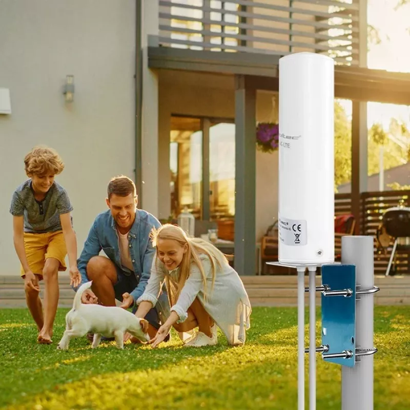 Antena exterior omnidireccional 4G LTE QOLTEC 57044, 5 dBi, 600–2700 MHz, 50 W, 50 Ω, carcasa de cobre blanca