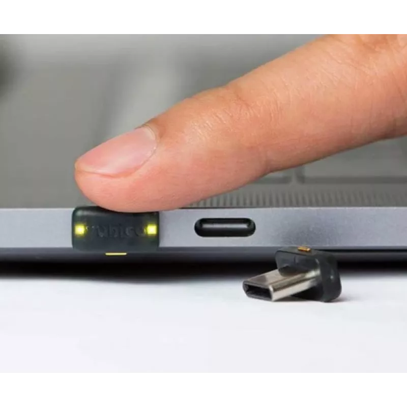 Llave de seguridad YubiKey Yubico 5C Nano FIPS RSA de 2048 bits