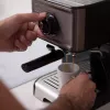 Espressomaschine Schwarz & Decker BXCO1200E — 1200 W, 15 bar, 1,2 L depósito de agua, 2 tazas, espumador de leche integrado, para la encimera, plateado