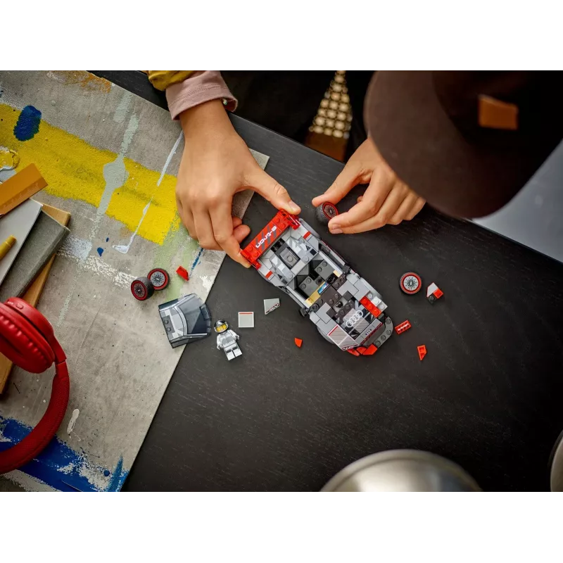 LEGO Speed Champions 76921 Audi S1 E-Tron Quattro Set de coche de carreras construible