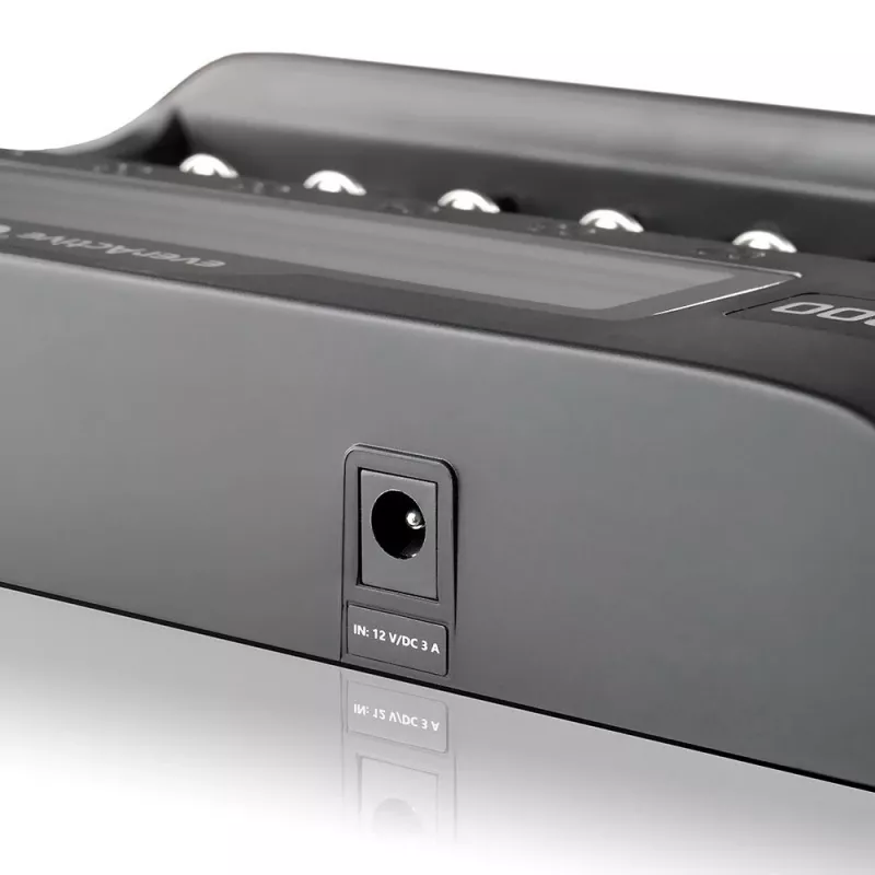 Cargador de baterías everActive UC-800 AC 12V 3A — para LiFePO4/LiPo/NiMH, compatible con AA/AAA/9V, hasta 10 baterías, entrada 12 V, pantalla integrada, negro