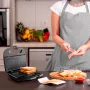 Sandwichera Black & Decker BXSA753E — 2 sándwiches, 750 W, placas antiadherentes, superficie de parrilla 215×125 mm, acero inoxidable compacta