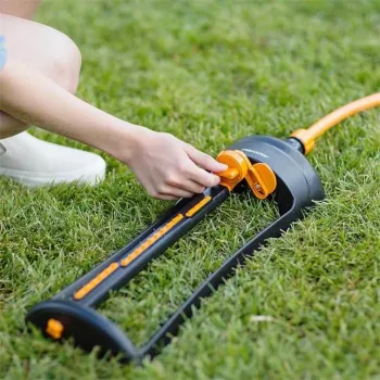 Aspersor de agua Fiskars 1023661 metal negro, naranja