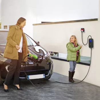 Cargador móvil para coche eléctrico Qoltec ajustable 2 en 1 Type2 | 11 kW | CEE 5 PIN | LCD | 3 fases | portátil | wallbox | 5 m