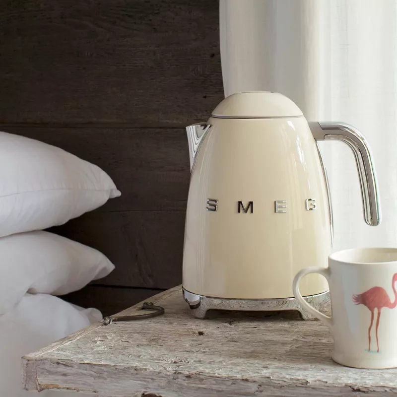 Hervidor Smeg 1.7L 2400W crema