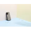 Funda protectora iKins para Apple iPhone 12 / 12 Pro — patrón de pirámides, negro