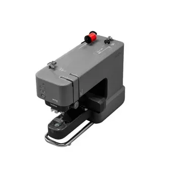 Máquina de bordar Brother PP1 APR24 con 24 diseños integrados y conectividad USB