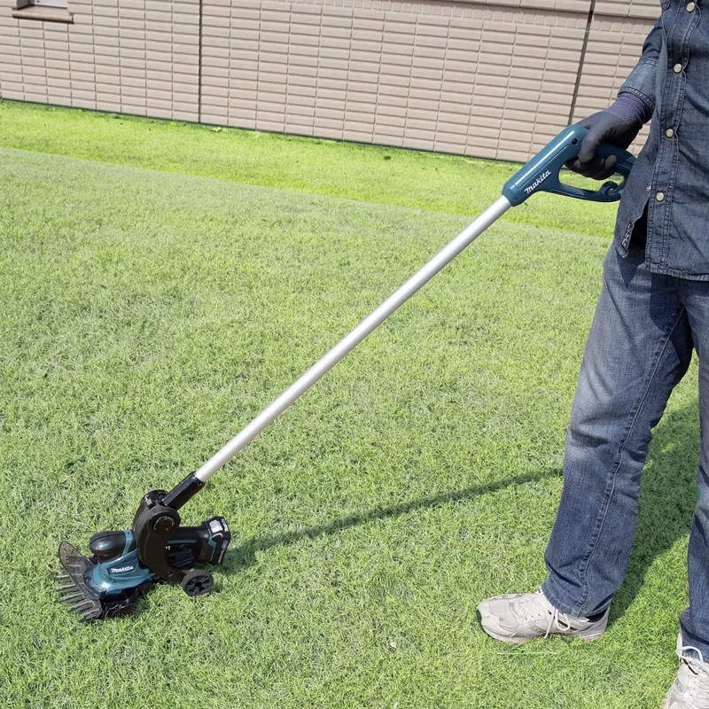 UM600DSMEX Tijeras para hierba a batería 10,8 V azul negro 2x batería de litio 4,0 Ah