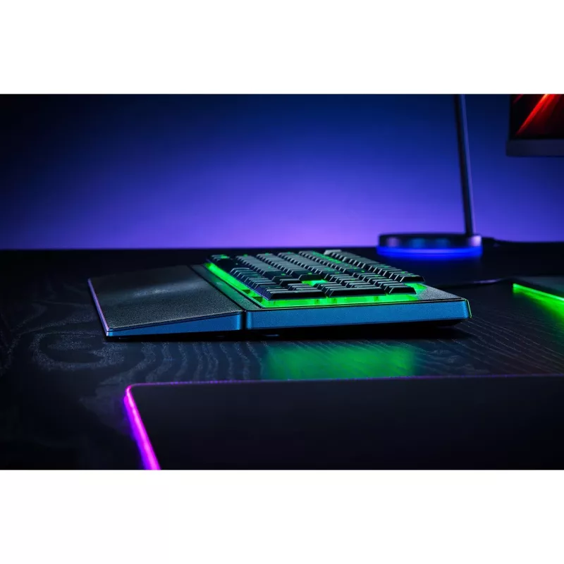 Razer Ornata V3 X teclado gaming, US, con cable, RGB, negro, de membrana silenciosa, con teclado numérico