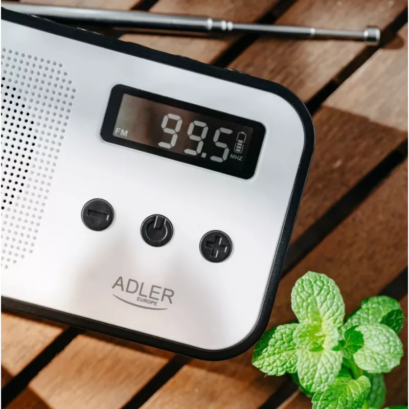 Adler AD 1907 radio digital PLL, AM/FM, 40 presintonías, alarma con repetición, USB-C, batería recargable integrada, conector de 3,5 mm, blanco/negro