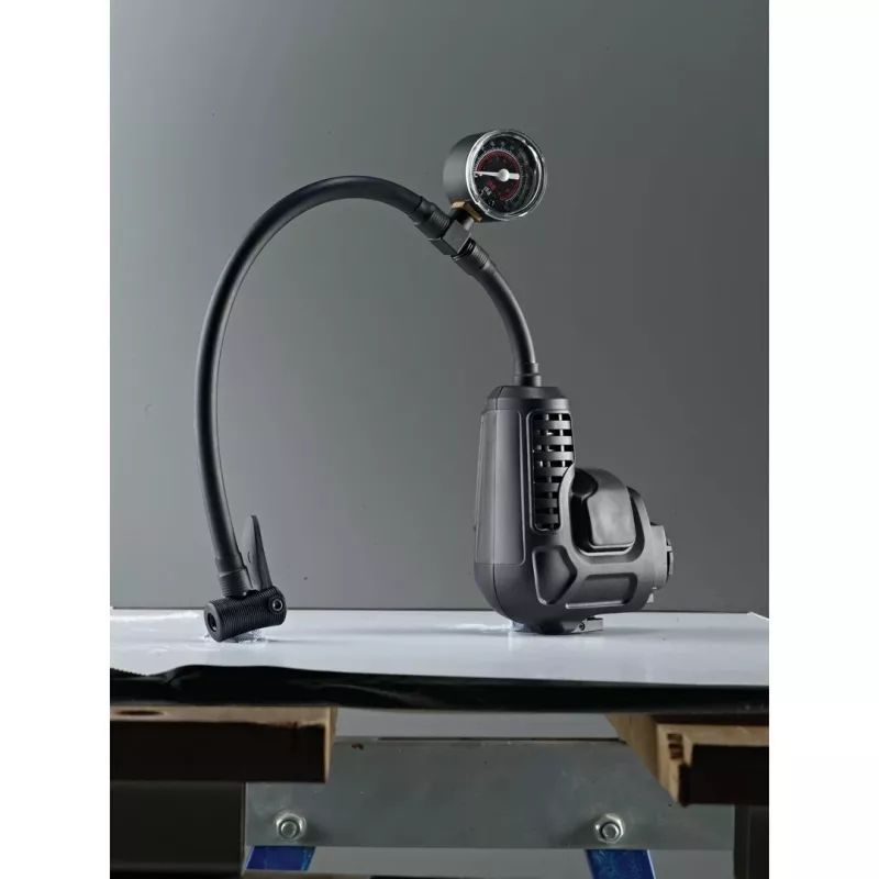 Herramienta multifunción oscilante Black & Decker MT218K-QW negra, naranja 8500 OPM