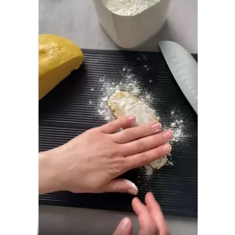 Máquina de pasta manual GEFU GF89426 – para lasaña, tagliatelle, tagliolini; acero inoxidable y plástico; 205×200×155 mm