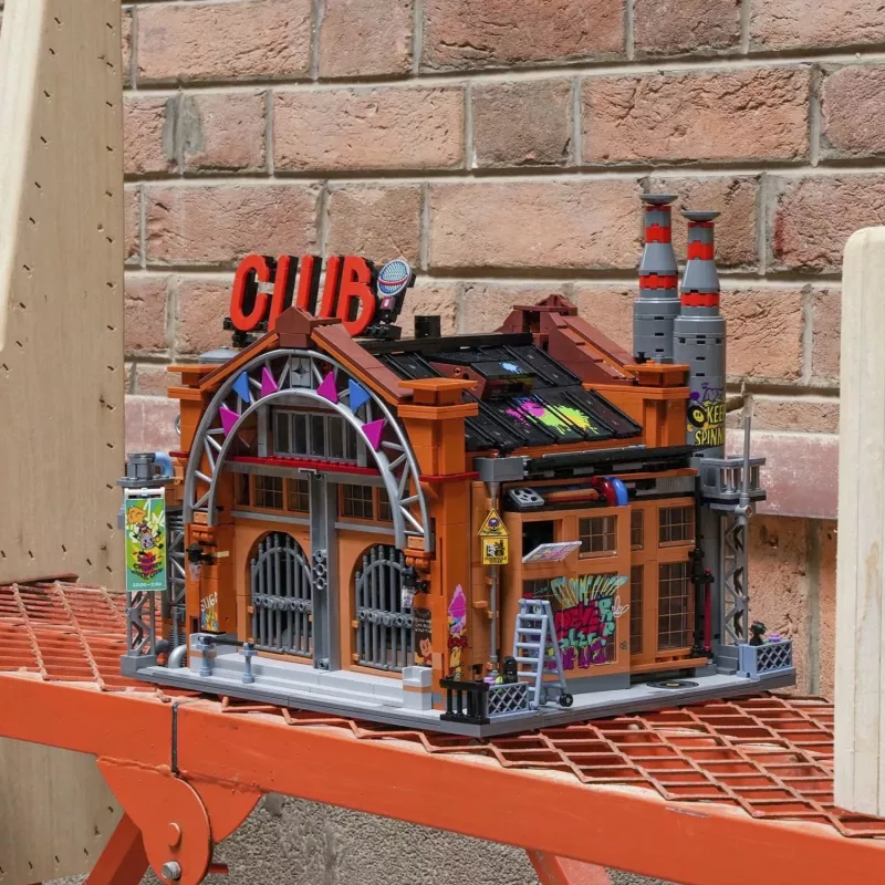 Factory House of Music, juguete de construcción