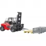 Carretilla elevadora Linde HT160 con palé (rojo/negro, incl. 3 cajas de rejilla)