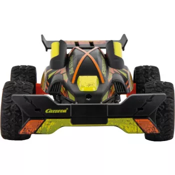 Coche RC de alta velocidad con rampa