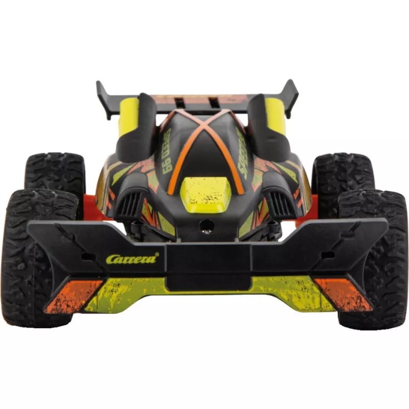 Coche RC de alta velocidad con rampa