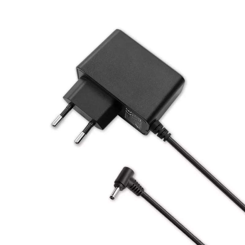 Fuente de alimentación Qoltec con conector macho 10,5W 5V 2,1A 3,5*1,35