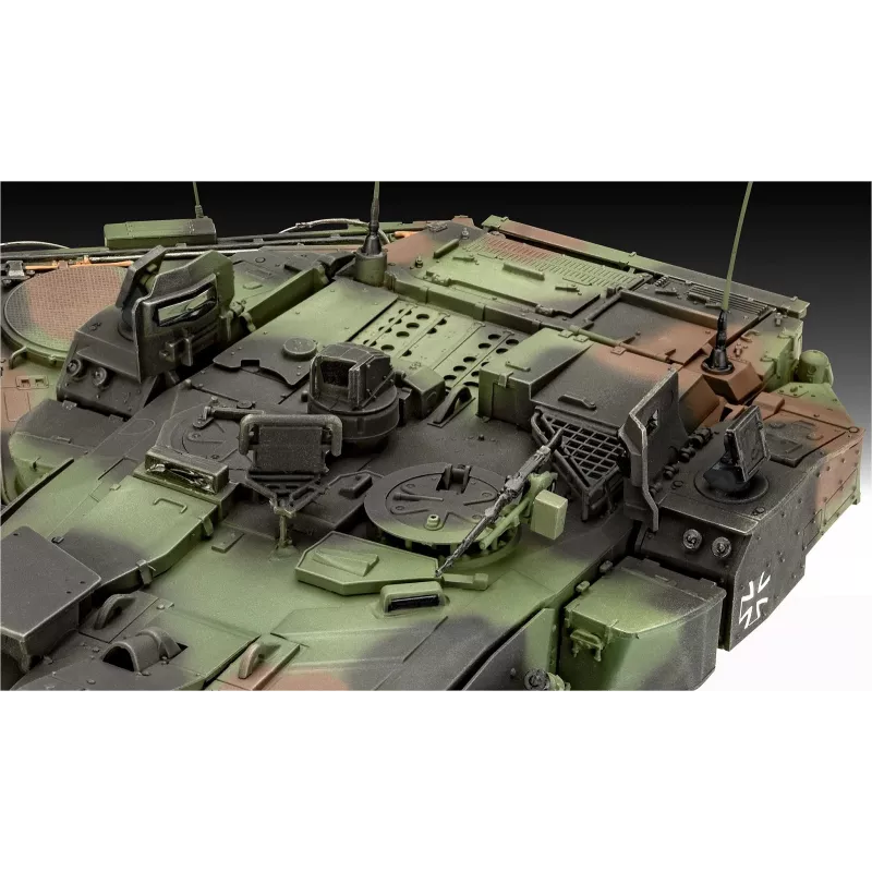 Maqueta de plástico REVELL Leopard 2A7A1 kit de carro de combate militar (escala no indicada)