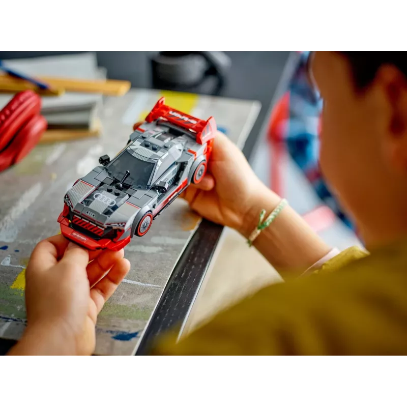 LEGO Speed Champions 76921 Audi S1 E-Tron Quattro Set de coche de carreras construible