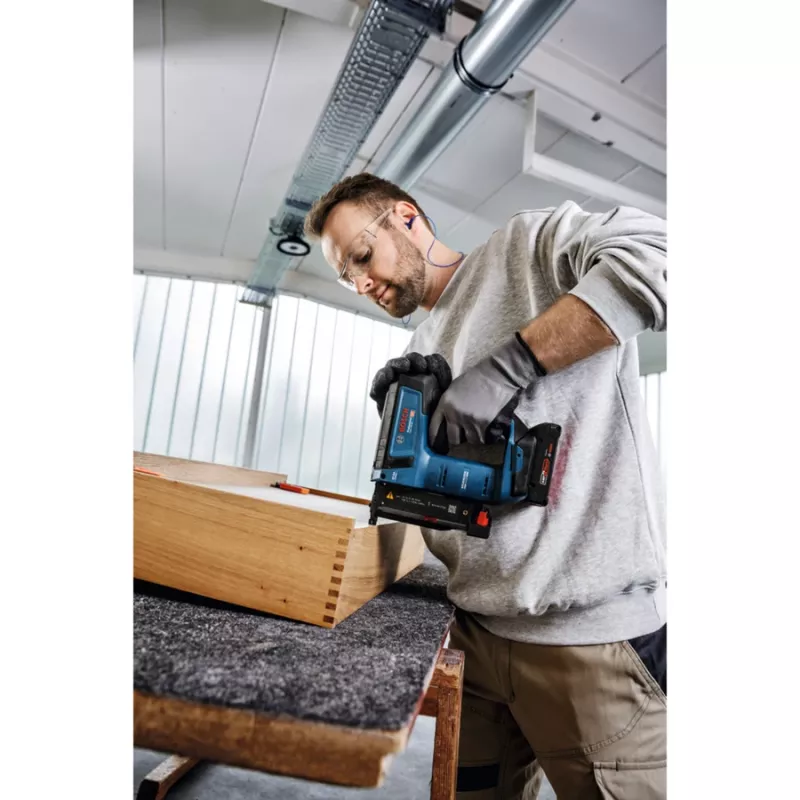 Clavadora de batería para madera GNH 18V-35 Professional solo, 18Voltios (azul/negro, sin batería ni cargador, en L-BOXX)