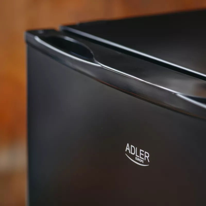 Adler frigorífico | AD 8097 | Clase de eficiencia energética E | Independiente | Frigorífico | Altura 63,2 cm | Capacidad neta del frigorífico 58 l | 39 dB | Negro