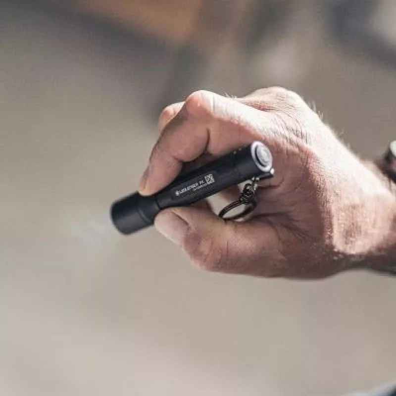 Ledlenser P3 linterna, negra