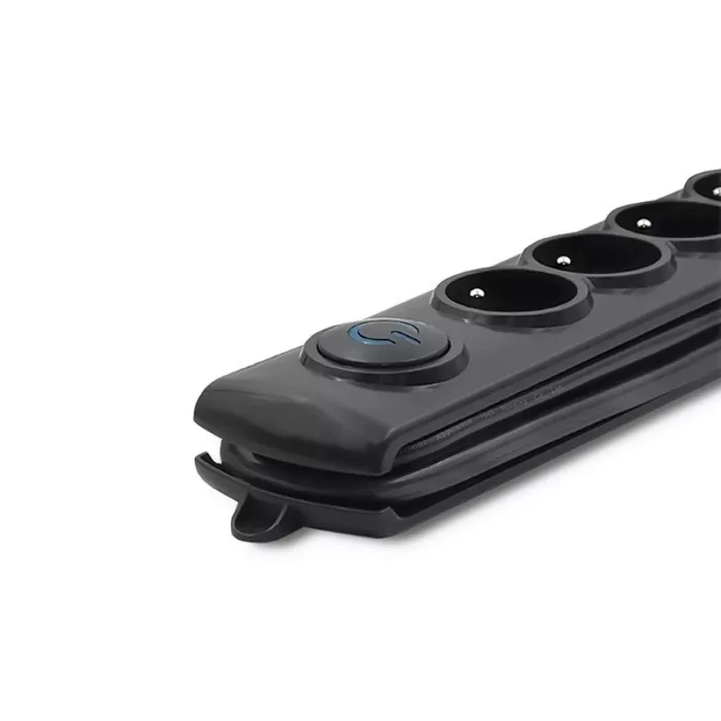 Protector de sobretensión Qoltec 50172 negro 6 tomas de CA 230V 5 m