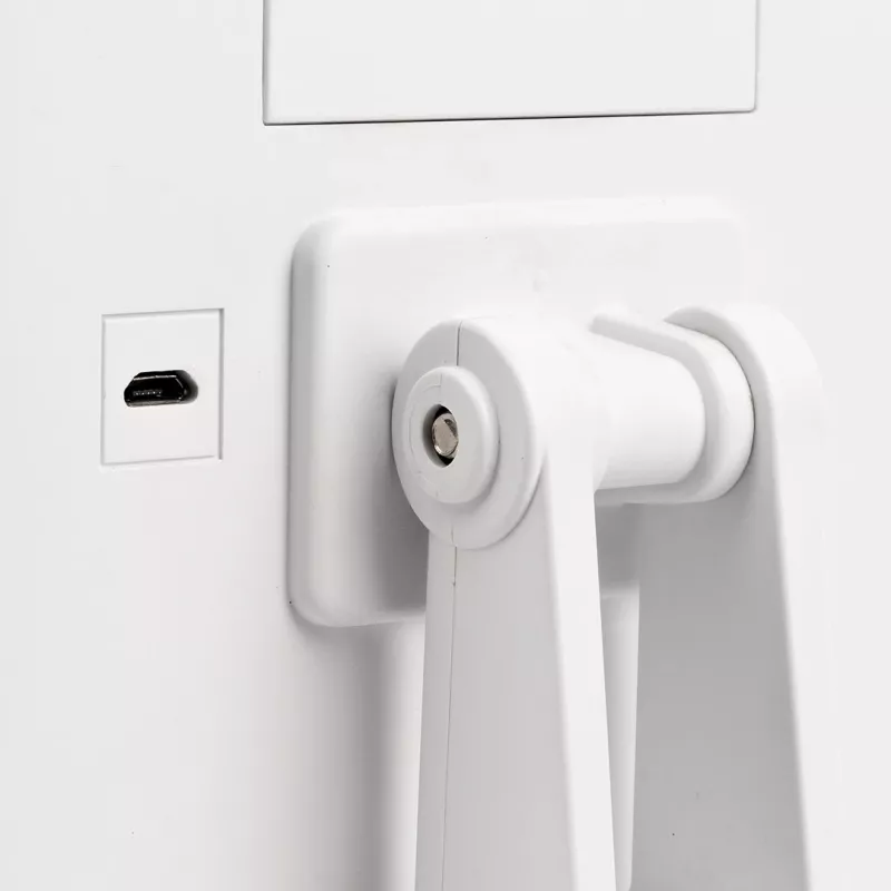 Espejo de maquillaje de pie Girmi BE04 – rectangular con aumento 1x, LED blanco, USB/4×AA, giro 180°